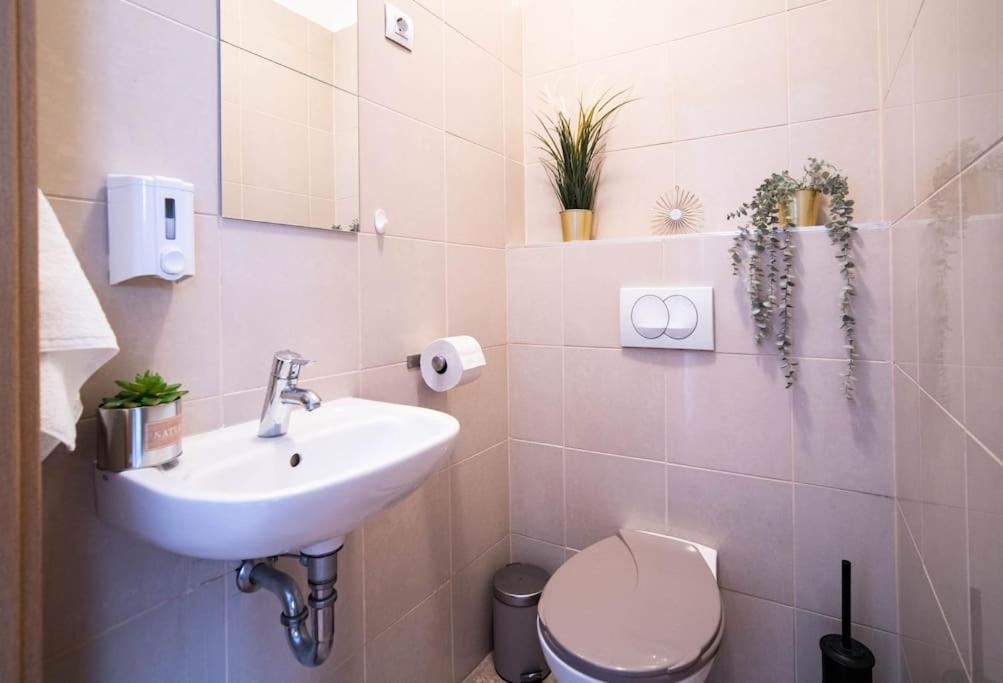 Free Parking! Soho Budapest 304, 4 Ppl, Ac, Fast Wifi, Smart Tv ภายนอก รูปภาพ