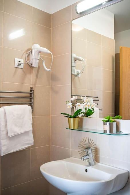 Free Parking! Soho Budapest 304, 4 Ppl, Ac, Fast Wifi, Smart Tv ภายนอก รูปภาพ