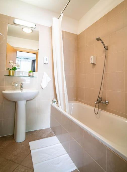 Free Parking! Soho Budapest 304, 4 Ppl, Ac, Fast Wifi, Smart Tv ภายนอก รูปภาพ